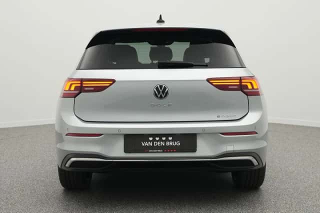 Volkswagen Golf (2025) thumbnail 6
