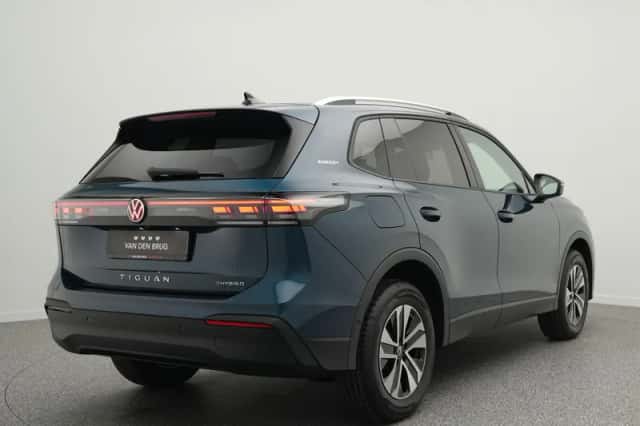 Volkswagen Tiguan (2025) thumbnail 2