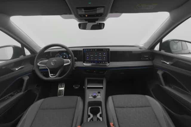 Volkswagen Tiguan (2025) thumbnail 3