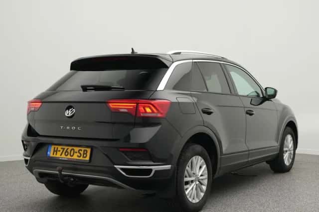 Volkswagen T-Roc (2020) thumbnail 2