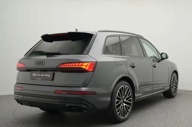 Audi Q7 (2025) thumbnail 2