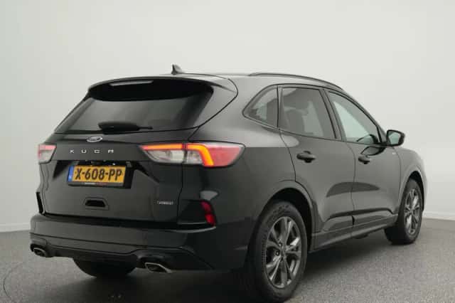 Ford Kuga (2023) thumbnail 2