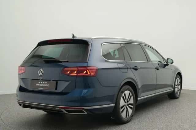 Volkswagen Passat (2022) thumbnail 2