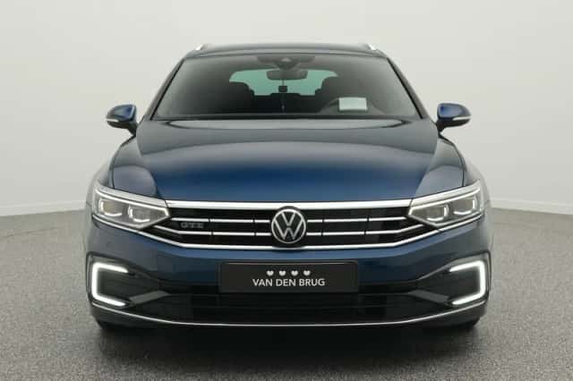 Volkswagen Passat (2022) thumbnail 5
