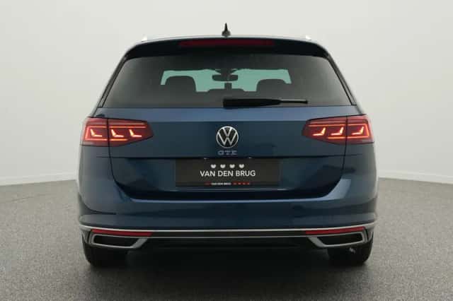 Volkswagen Passat (2022) thumbnail 6