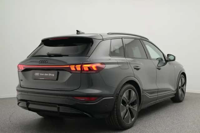 Audi Q6 e-tron (2025) thumbnail 2