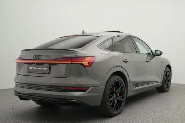 Audi e-tron (2022) thumbnail 2