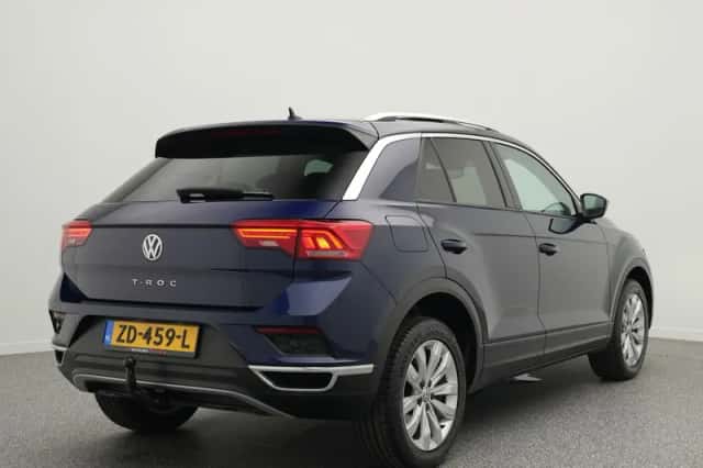 Volkswagen T-Roc (2019) thumbnail 2