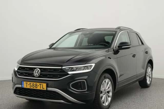 Volkswagen T-Roc (2023) thumbnail 1
