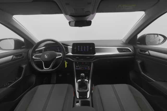 Volkswagen T-Roc (2023) thumbnail 3