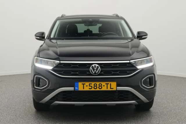 Volkswagen T-Roc (2023) thumbnail 5