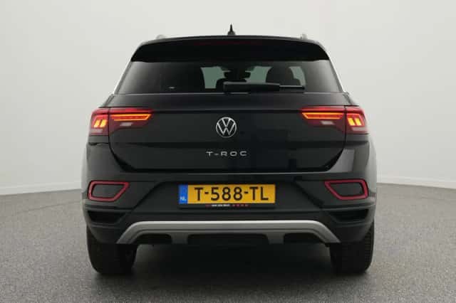 Volkswagen T-Roc (2023) thumbnail 6