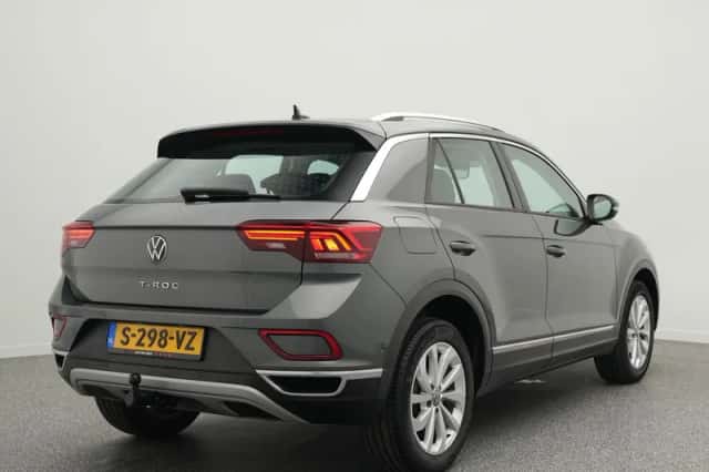 Volkswagen T-Roc (2022) thumbnail 2