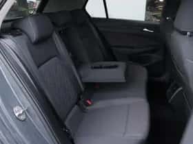 Volkswagen Golf (2025) thumbnail 8