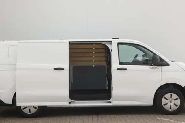 Volkswagen E-Transporter (2025) thumbnail 3