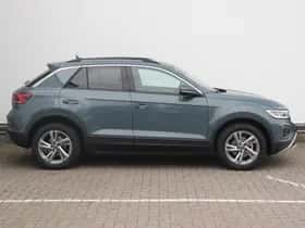 Volkswagen T-Roc (2025) thumbnail 2