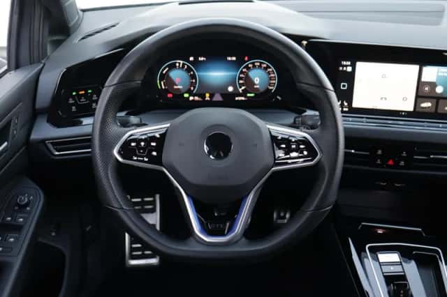 Volkswagen Golf (2022) thumbnail 5