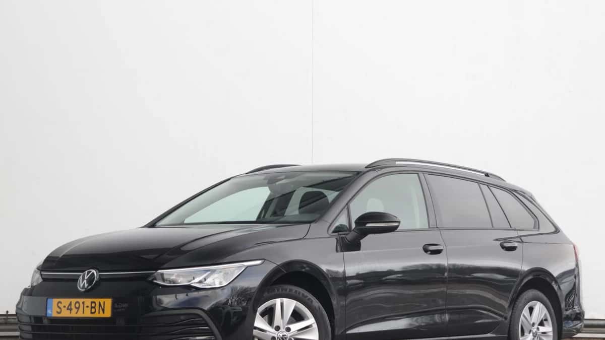 Volkswagen Golf (2023) — foto 1
