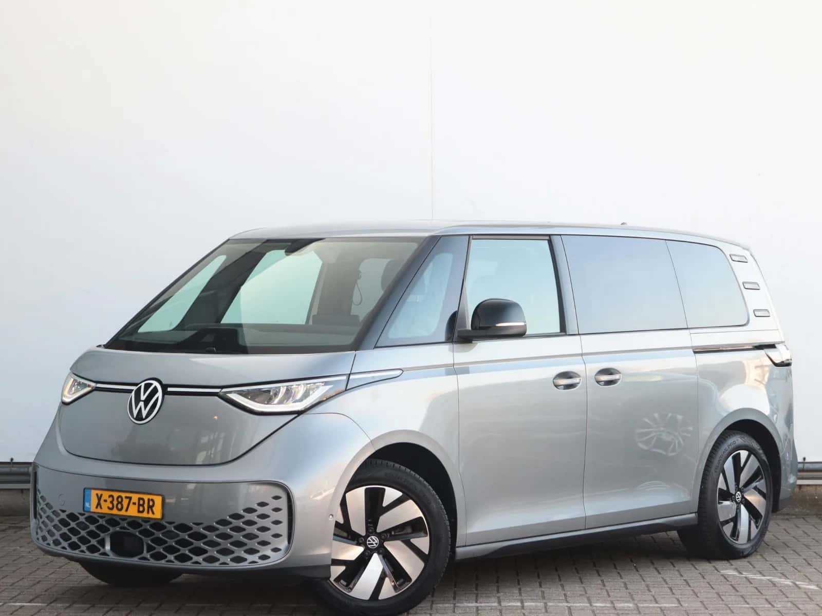 Volkswagen ID. Buzz (2023) — foto 1