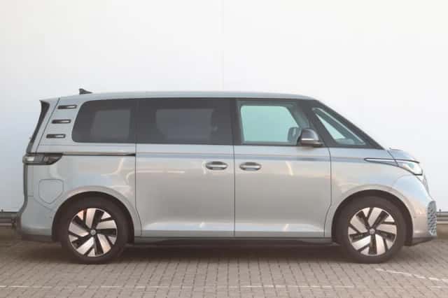 Volkswagen ID. Buzz (2023) thumbnail 2