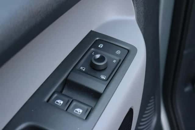 Volkswagen ID. Buzz (2023) thumbnail 14