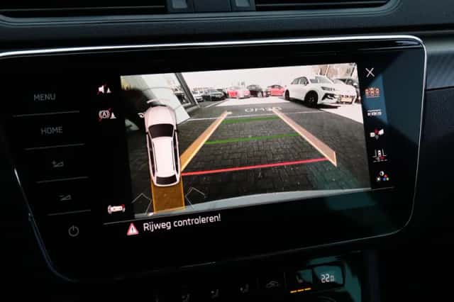 Škoda Superb (2022) thumbnail 18
