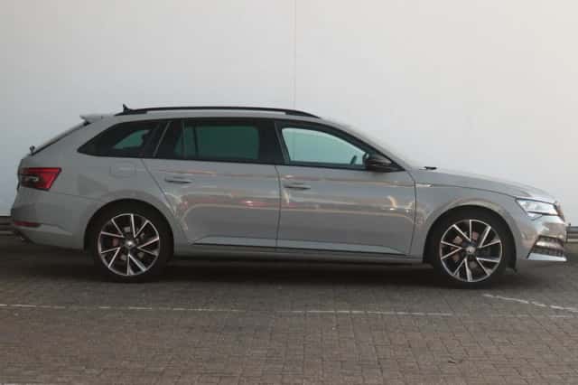 Škoda Superb (2022) thumbnail 4