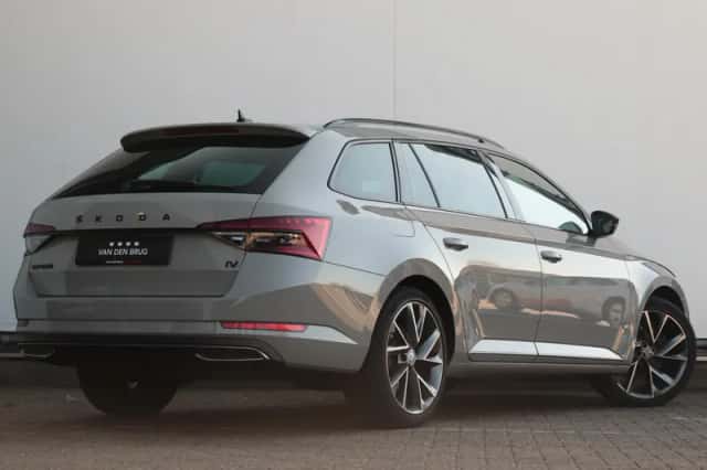 Škoda Superb (2022) thumbnail 5