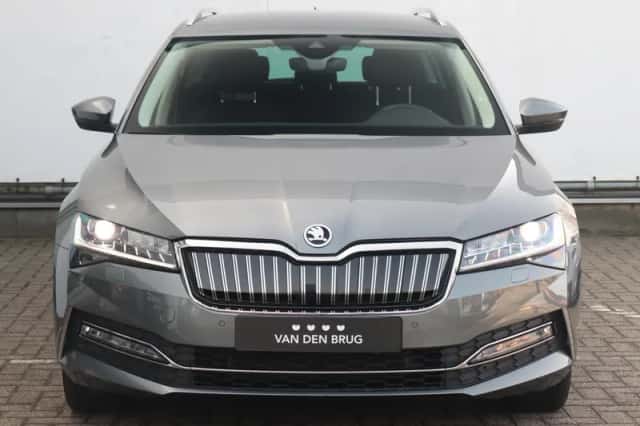 Škoda Superb (2022) thumbnail 2