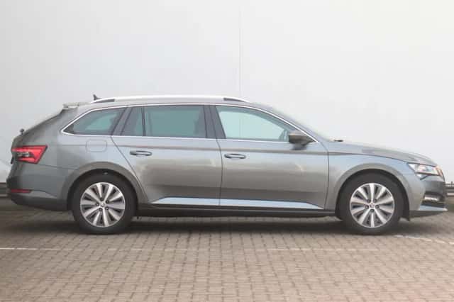 Škoda Superb (2022) thumbnail 4