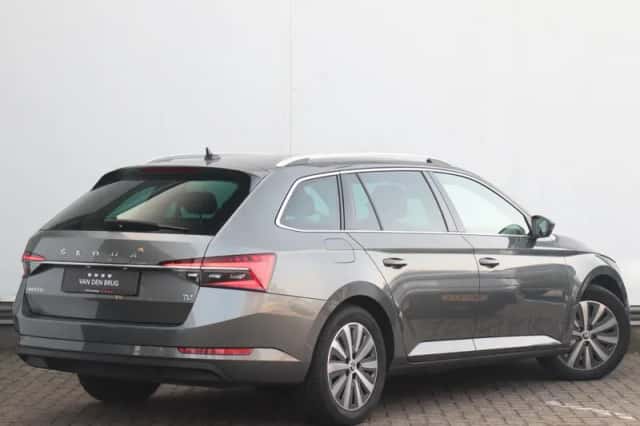 Škoda Superb (2022) thumbnail 5