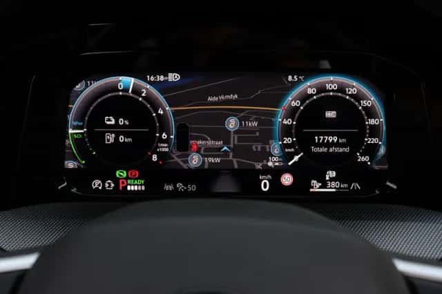 Volkswagen Golf (2025) thumbnail 12