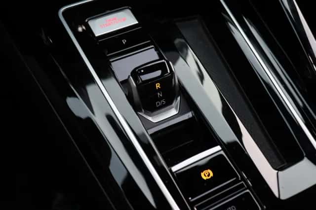 Volkswagen Golf (2025) thumbnail 9