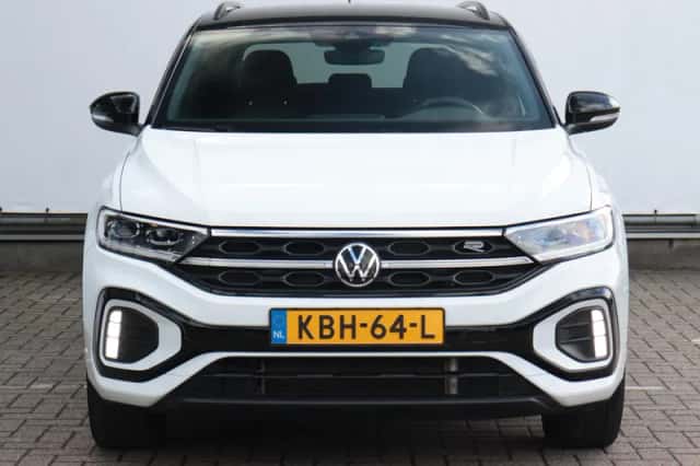 Volkswagen T-Roc (2024) thumbnail 2