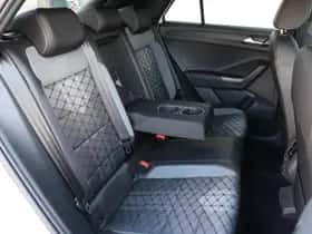 Volkswagen T-Roc (2024) thumbnail 9