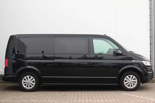 Volkswagen Transporter (2024) thumbnail 2