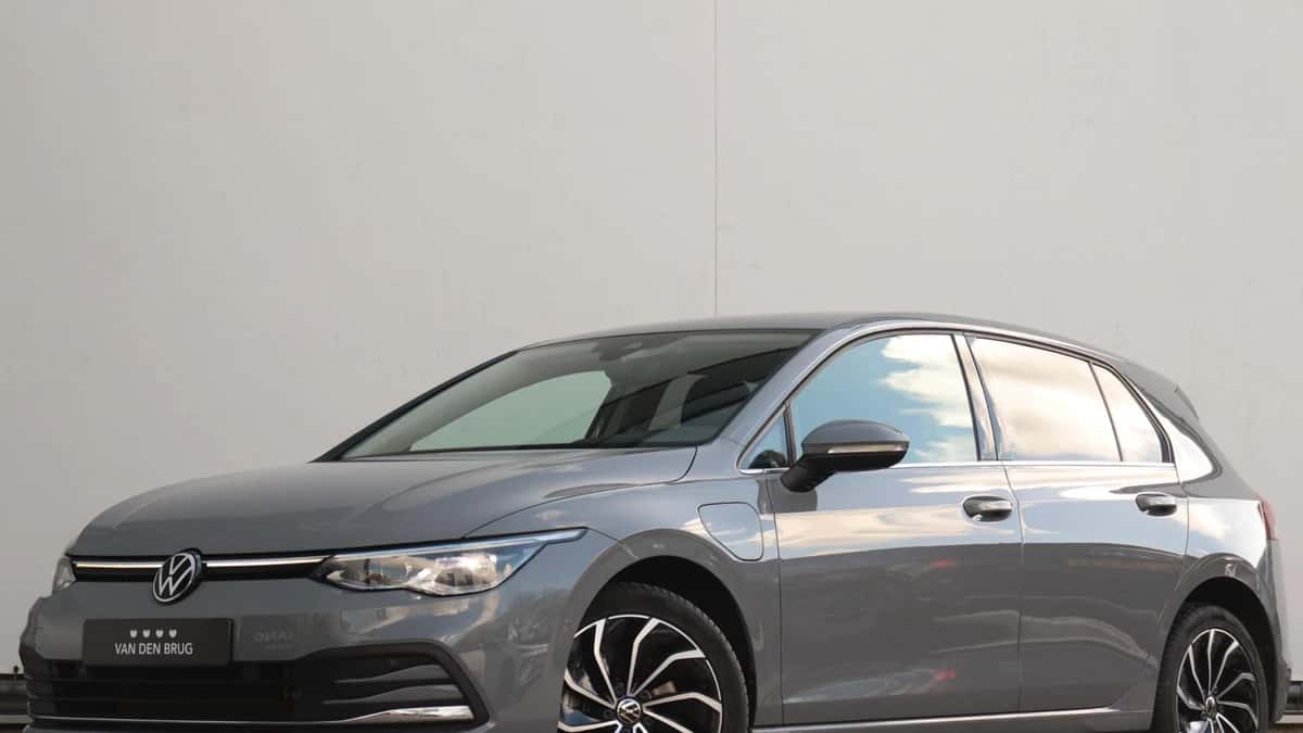 Volkswagen Golf (2021) — foto 1