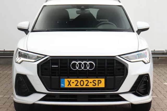 Audi Q3 (2019) thumbnail 2