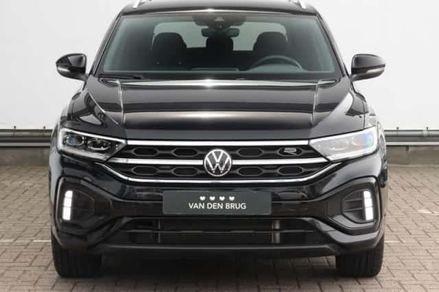 Volkswagen T-Roc (2024) thumbnail 2