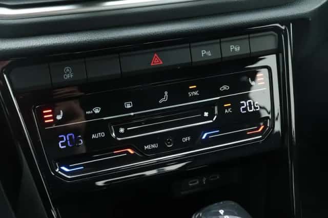 Volkswagen T-Roc (2024) thumbnail 12