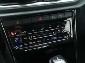Volkswagen T-Roc (2024) thumbnail 12