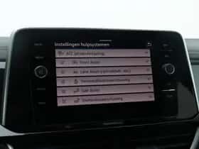 Volkswagen T-Roc (2024) thumbnail 32