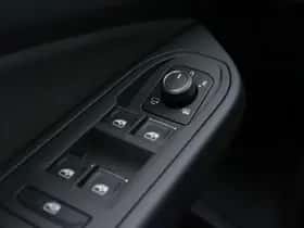 Volkswagen Golf (2025) thumbnail 16