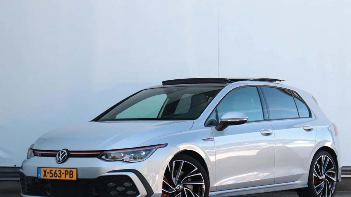 Volkswagen Golf (2024) — foto 1