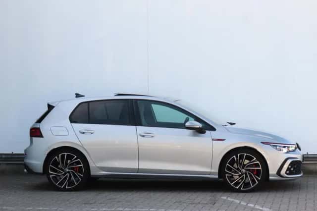 Volkswagen Golf (2024) thumbnail 2