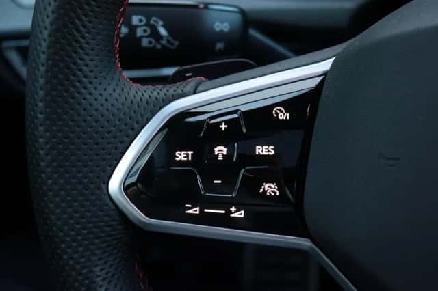 Volkswagen Golf (2024) thumbnail 12