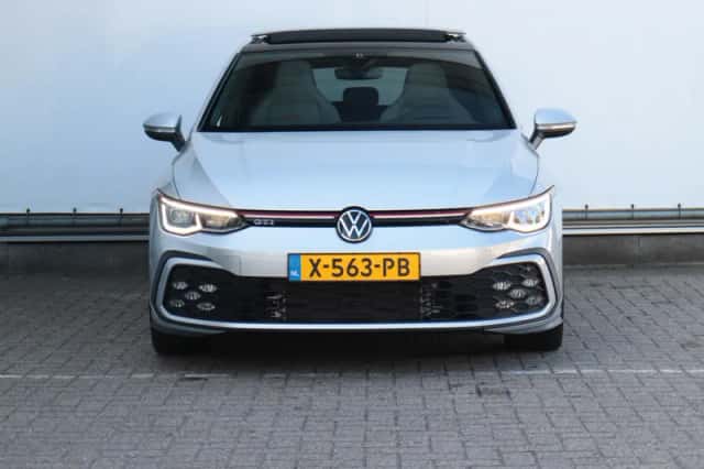 Volkswagen Golf (2024) thumbnail 4