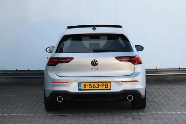 Volkswagen Golf (2024) thumbnail 6