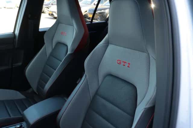 Volkswagen Golf (2024) thumbnail 9