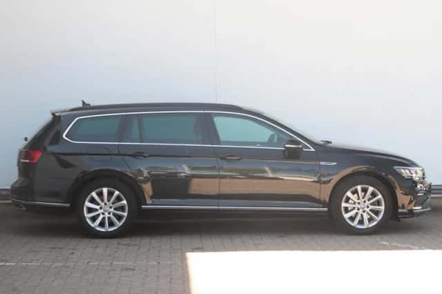 Volkswagen Passat (2020) thumbnail 2